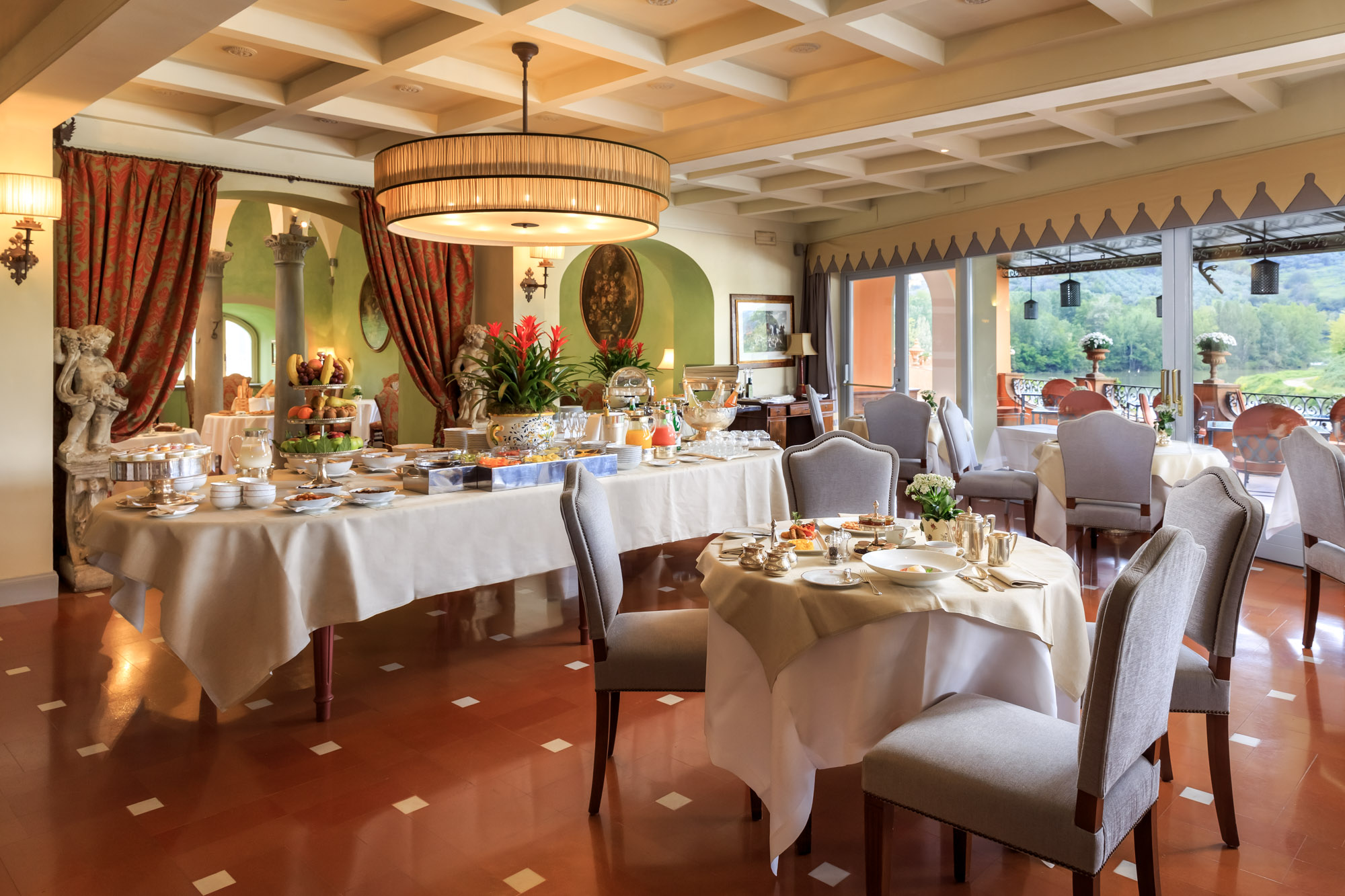 Verrocchio breakfast set up - Tables.jpg